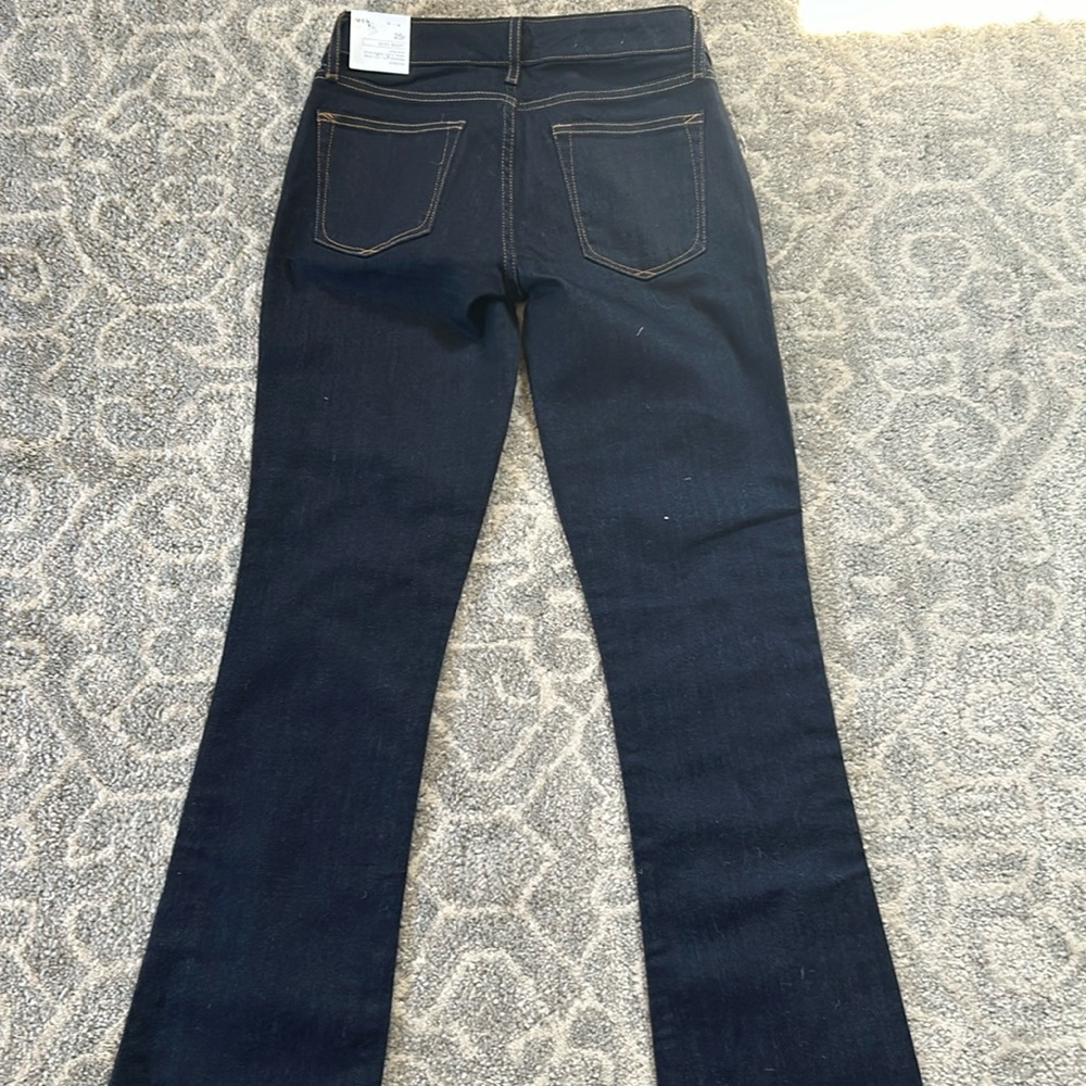 Women’s Gap 1969 jeans. Never worn and new condition. Size 25f. Sexy boot style.